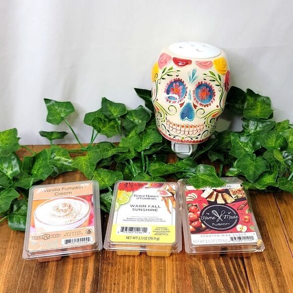 Scentsational. Skull plug in wax warmer. Comes with 3 scents. NWT - Picture 1 of 10